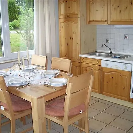 Im Mit Gartenterrasse 別荘 *